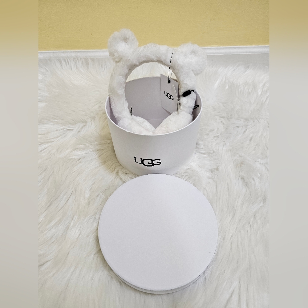 New UGG Faux Fur Earmuffs with Ears - Picture 6 of 10